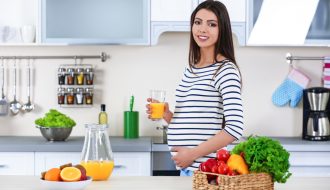 3 tháng đầu thai kỳ các mẹ nên chú ý về chế độ dinh dưỡng để con được khỏe mạnh
