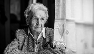 Bà lão 94 tuổi ở Lecco đã gọi điện cho cảnh sát vì quá cô đơn