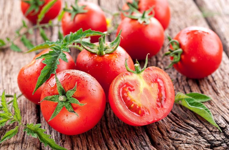 Bạn có biết chưa, cà chua có thể chữa trị bệnh hôi nách hiệu quả lắm đấy
