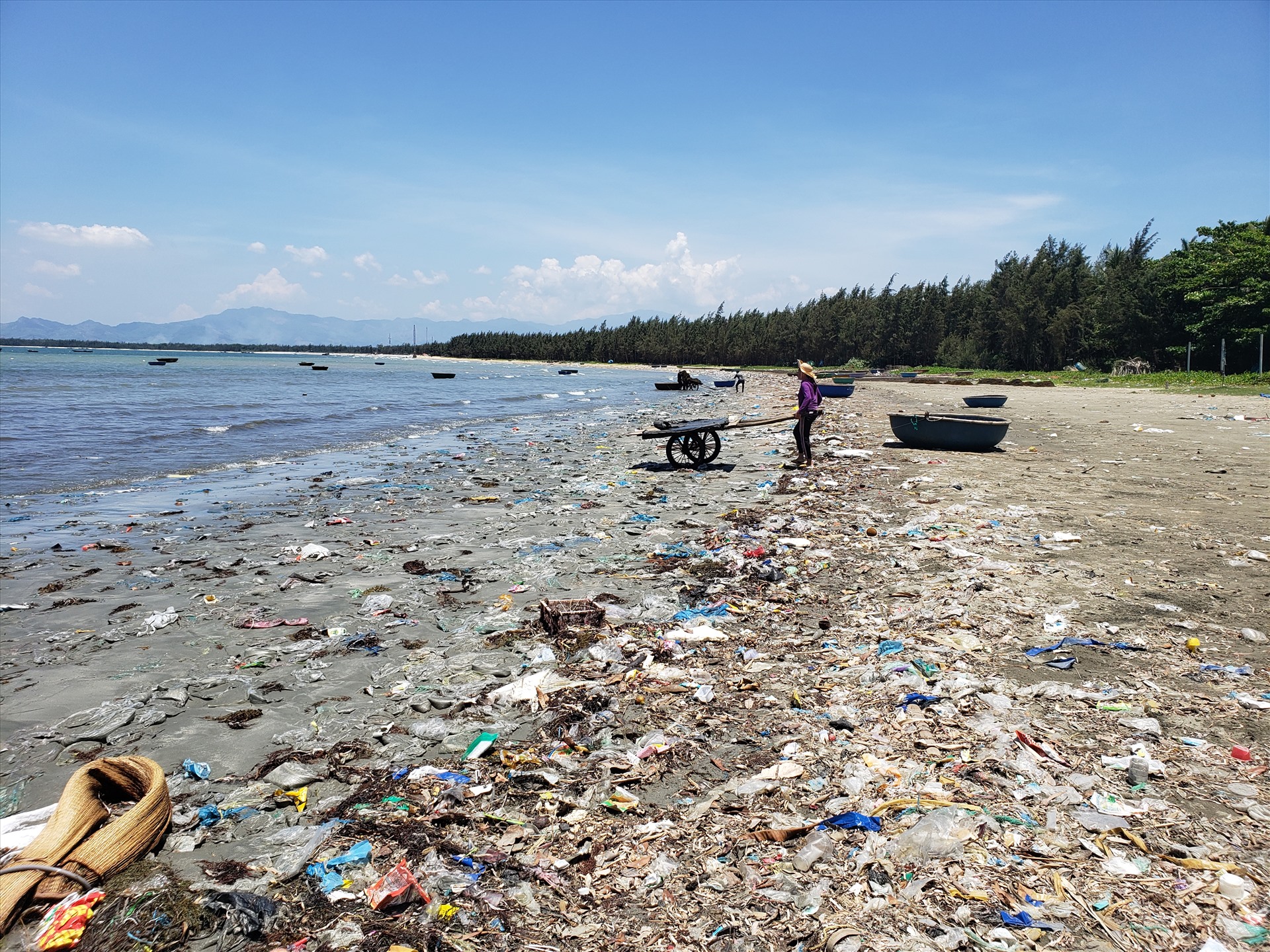 Đảo Ngọc Tam Hải - Quảng Nam như "bãi rác lộ thiên"