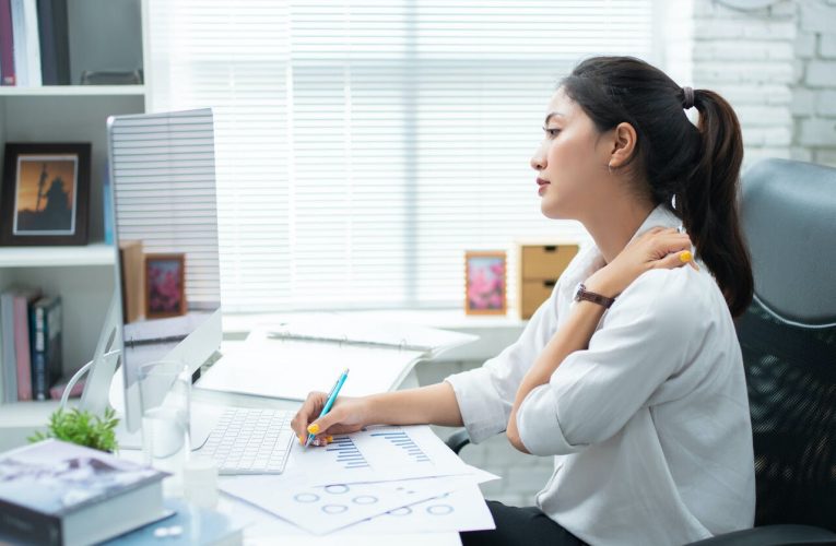 Lý giải vì sao dân văn phòng thường mắc các bệnh về xương khớp