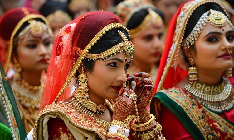 Người đàn ông đặc biệt ở Ấn Độ cưới hai vợ cùng một lúc