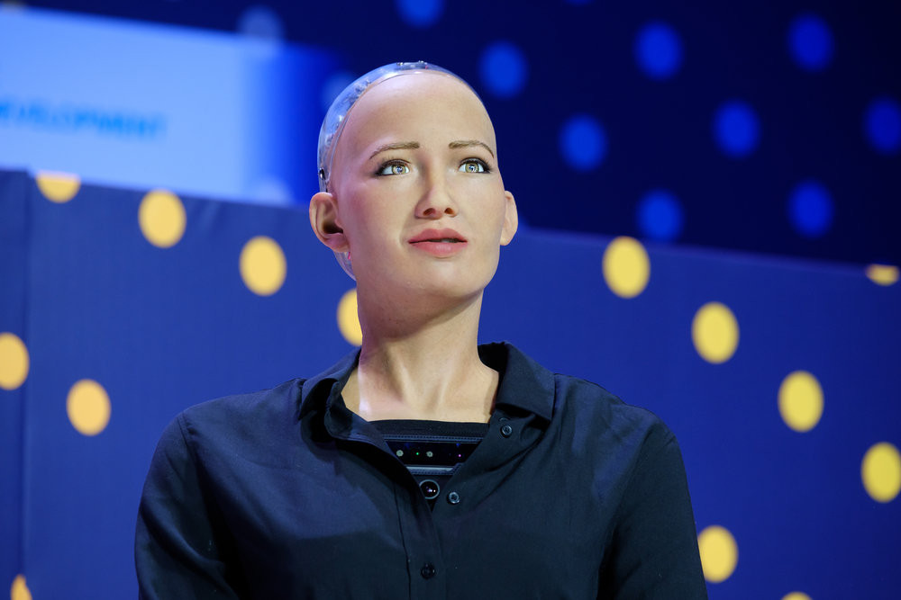 Robot Sophia - robot đầu tiên được cấp quyền công dân